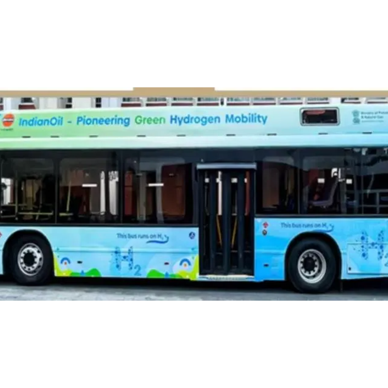 Miniștrii Uniunii participă la lansarea primului autobuz verde cu celule de combustibil cu hidrogen din India